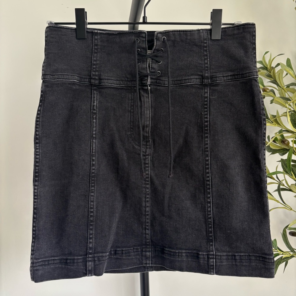 • [Free People] Lace Up Skirt •